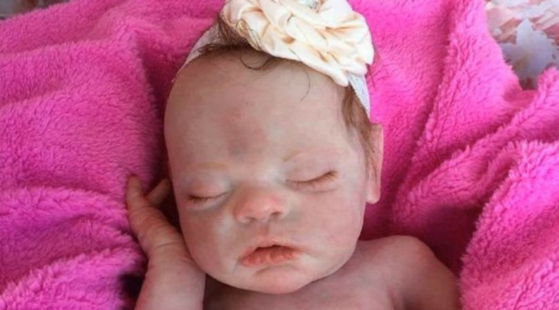 Lalka łudząco podobna do żywego niemowlęcia 