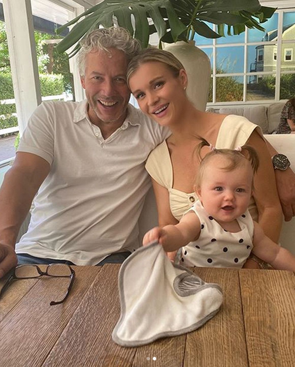 Joanna Krupa z mężem i córką