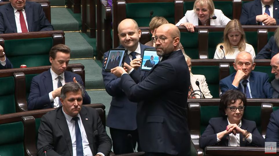 "Bitwa na tablety" w Sejmie