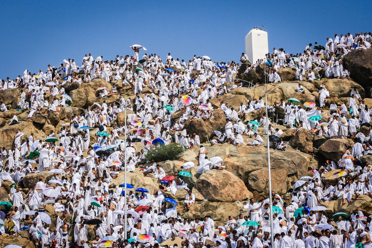 Saudi Arabia warns of extreme heat as Hajj pilgrimage begins