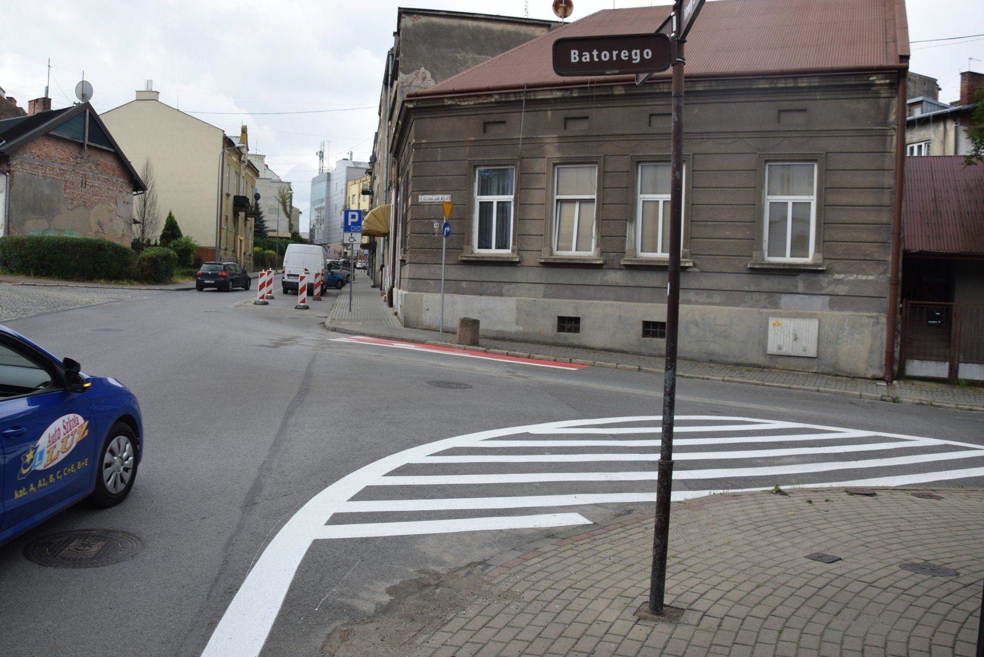 Na ul. Batorego (od Nowego Światy do Chopina) wprowadzono jeden kierunek ruchu