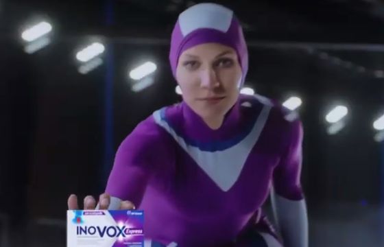Inovox Express reklamowany jako "zwalczający ból gardła w minutę!"