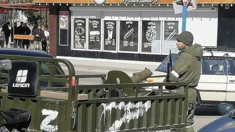 Żołnierz prorosyjskiej separatystycznej republiki ludowej ze swoją taczanką. 
