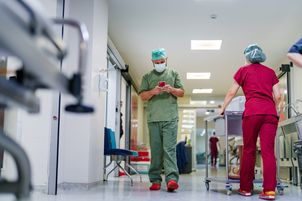 Lekarz-rekordzista w krakowskim szpitalu. Zarabia 15 razy więcej od innych