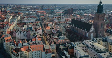 Pogoda we Wrocławiu. Prognoza na niedzielę 11 stycznia. Mróz i lekki śnieg, wyraźny chłód odczuwalny
