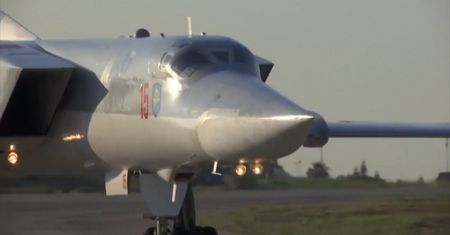 Rosja się zbroi. Putin rozmieszcza bombowce w Syrii i rozbudowuje bazy