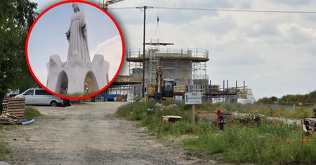 Poważny wypadek na budowie 55-metrowego pomnika Maryi. Jest śledztwo