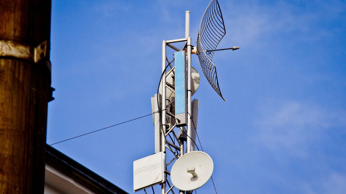 W Krakowie ruszyła akcja wycinania masztów LTE i 5G. Sprawców zatrzymała policja (fot. Pixabay.com)