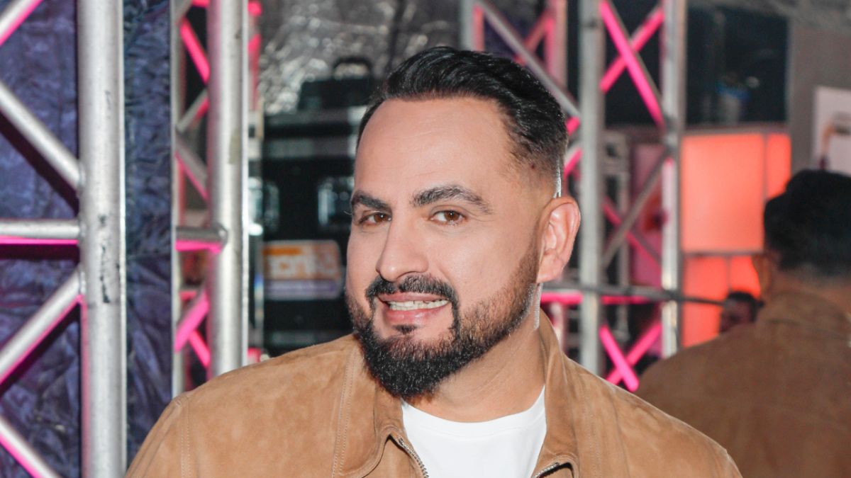 Agustin Egurrola w teledysku sprzed lat. Jak wyglądał?