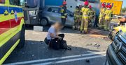 Sokołowo: Zderzenie dwóch samochodów osobowych i ciężarówki. Dwie osoby trafiły do szpitala