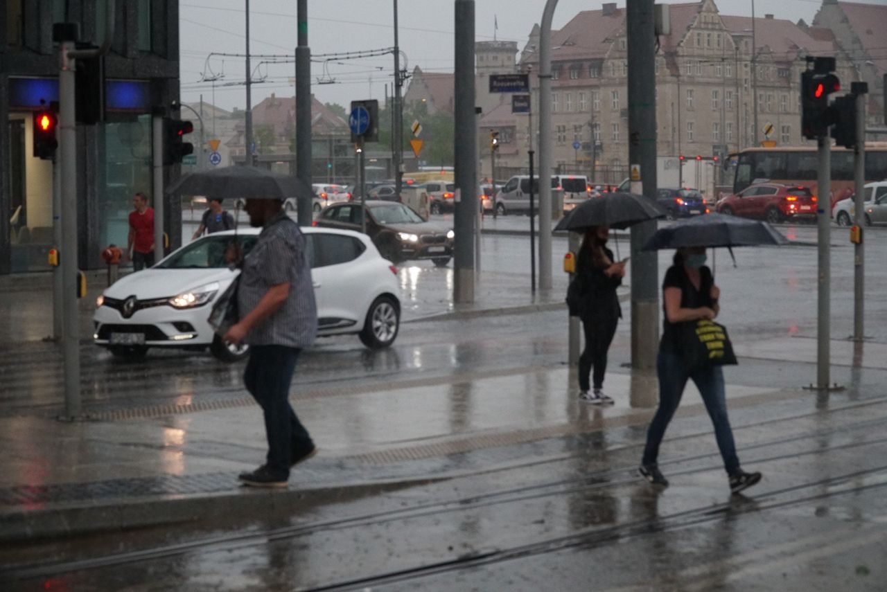 Wielkopolska: Uwaga na załamanie pogody. Nadchodzą burze i wichura.
