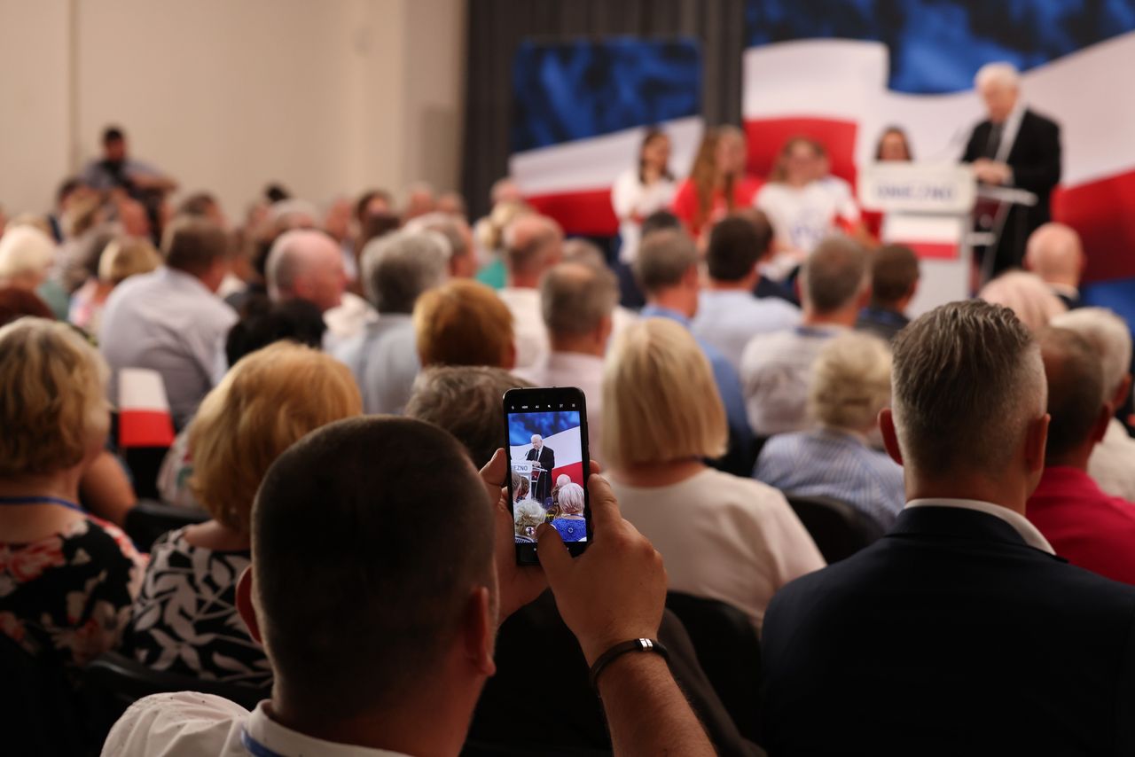 Jarosław Kaczyński o młodzieży i smartfonach. "Mam takie wrażenie, daj Boże, że nieprawdziwe"