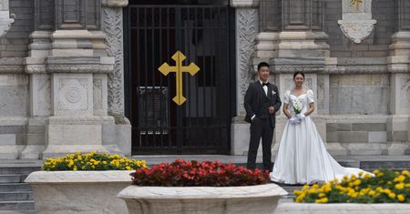 Najnowszy pomysł władz. Płacą za ślub z młodą Chinką