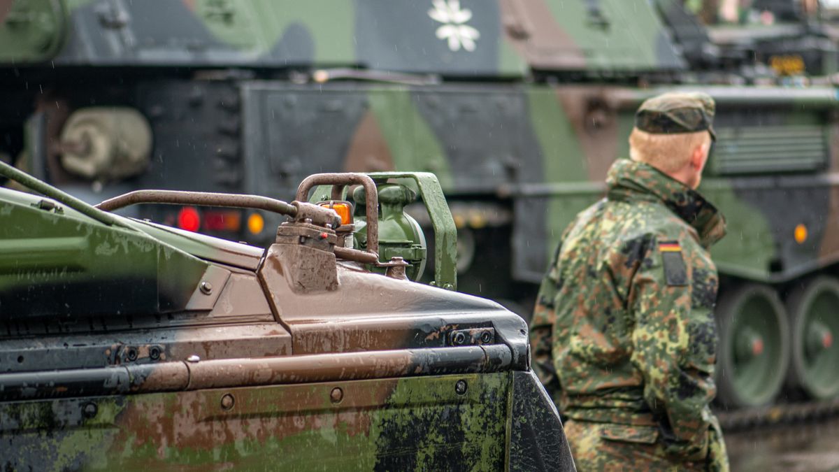 hezbollah, armored vehicle, armoured, armoured vehicle, army, artillery, battalion, battle, hamas, bundeswehr, camouflage, cannon, soldiers, corps, counteroffensive, crawler, defense, palestine, donbas, syria, iran, europe, force, german, iraq, germany, israel, military, mission, nato, nato response force, operation, panzerhaubitze 2000, secure, soldier, support, tank, tanks, tracks, troop, troops, ukraine, ukrainian, uniform, vehicle, vehicles, war, weapon, weapons