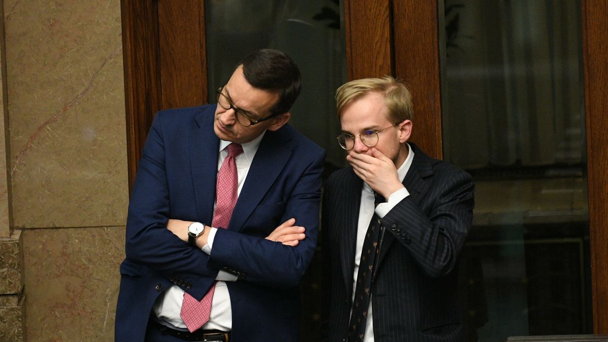 17. posiedzenie Sejmu IX kadencji
17.09.2020 Warszawa Sejm 16. posiedzenie Sejmu IX kadencji  fot. Jacek Dominski/REPORTER
N/z: Mateusz Morawiecki, Piotr Patkowski
Jacek Dominski/REPORTER