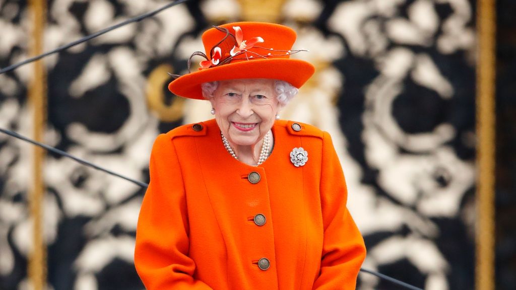 Królowa Elżbieta II na Igrzyskach Wspólnoty Narodów z diamentową broszką