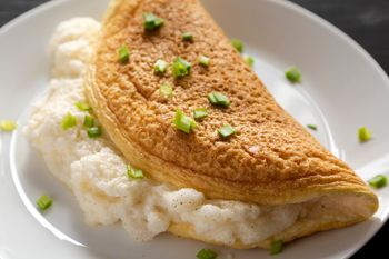Jak zrobić puszysty omlet bez mąki? Ten trik znają najlepsze gospodynie