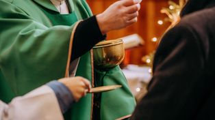 Komunia bez spowiedzi? Arcybiskup postawił sprawę jasno