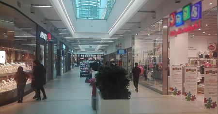 Atak w centrum handlowym w Jeleniej Górze. Obława trwała kilka godzin