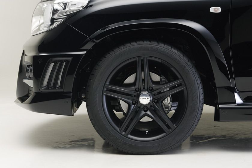Toyota-Land-Cruiser-Black-Bison-22