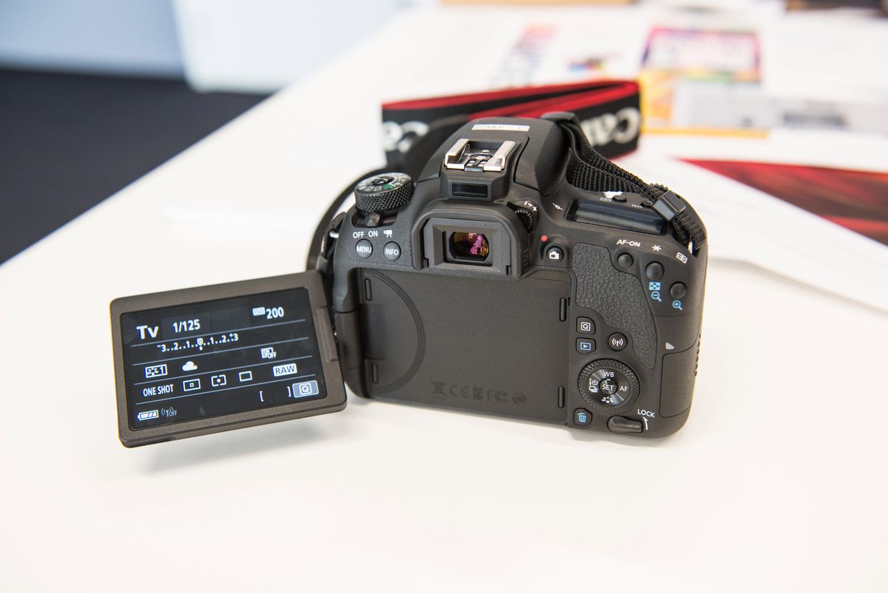 Canon EOS 77D