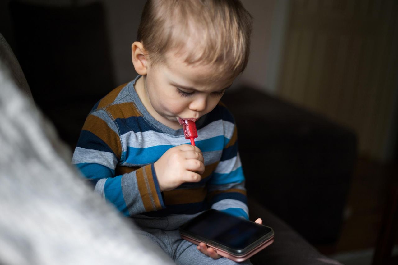 Nie dawaj go dziecku. "Może trwale uszkodzić sobie mózg"