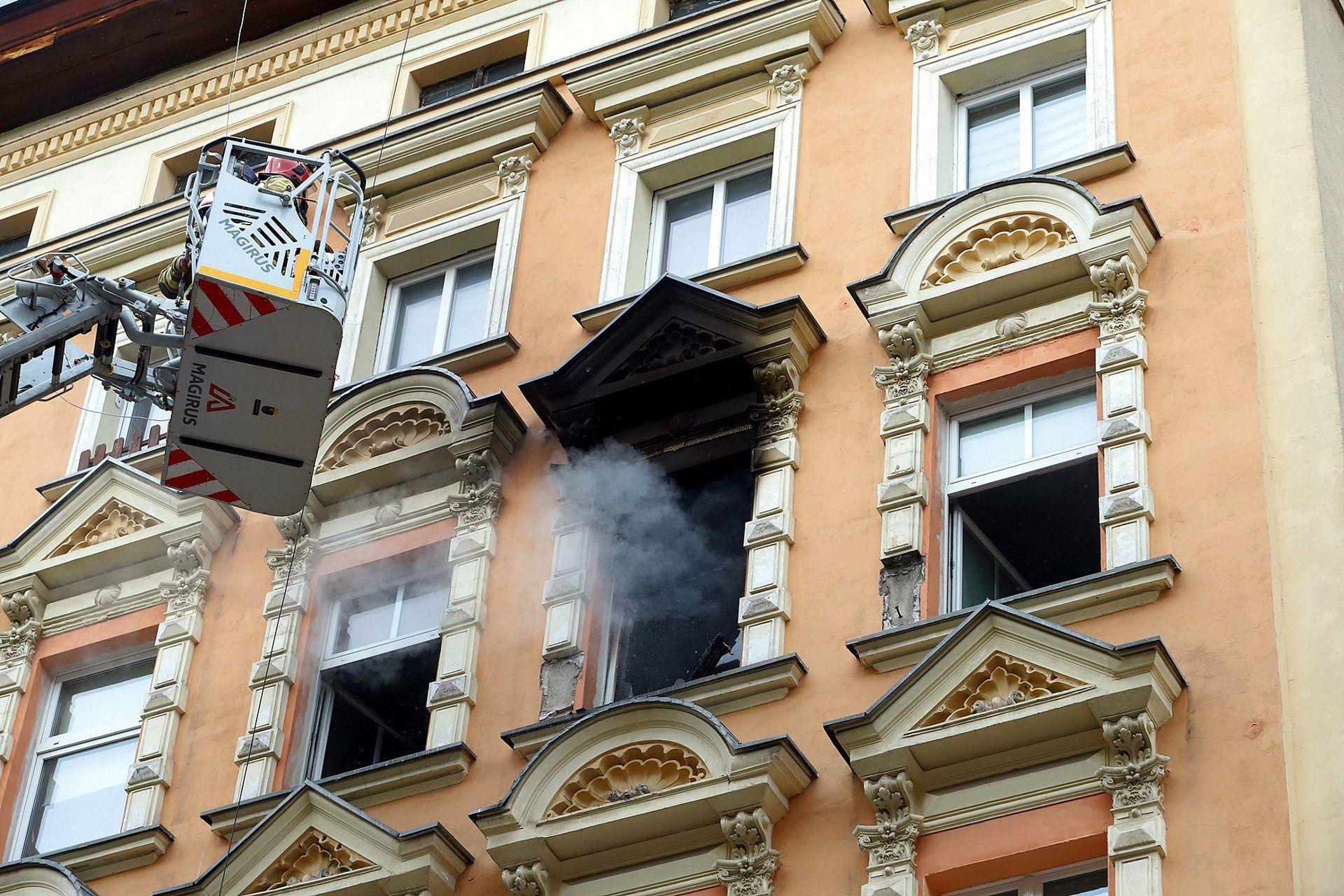 Pożar w kamienicy przy ul. Sienkiewicza w Wałbrzychu (zdj. ilustracyjne).