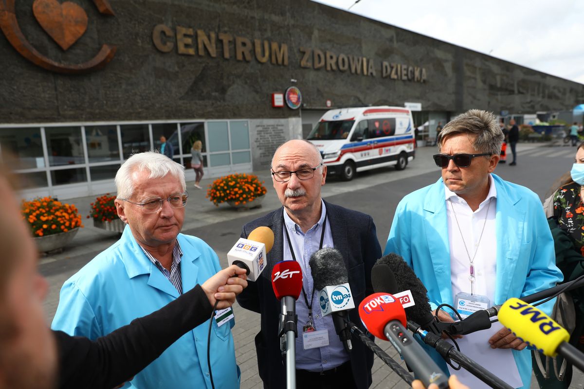 Afgańskie dzieci zatruły się grzybami. Konferencja lekarzy przed Centrum Zdrowia Dziecka w Warszawie 