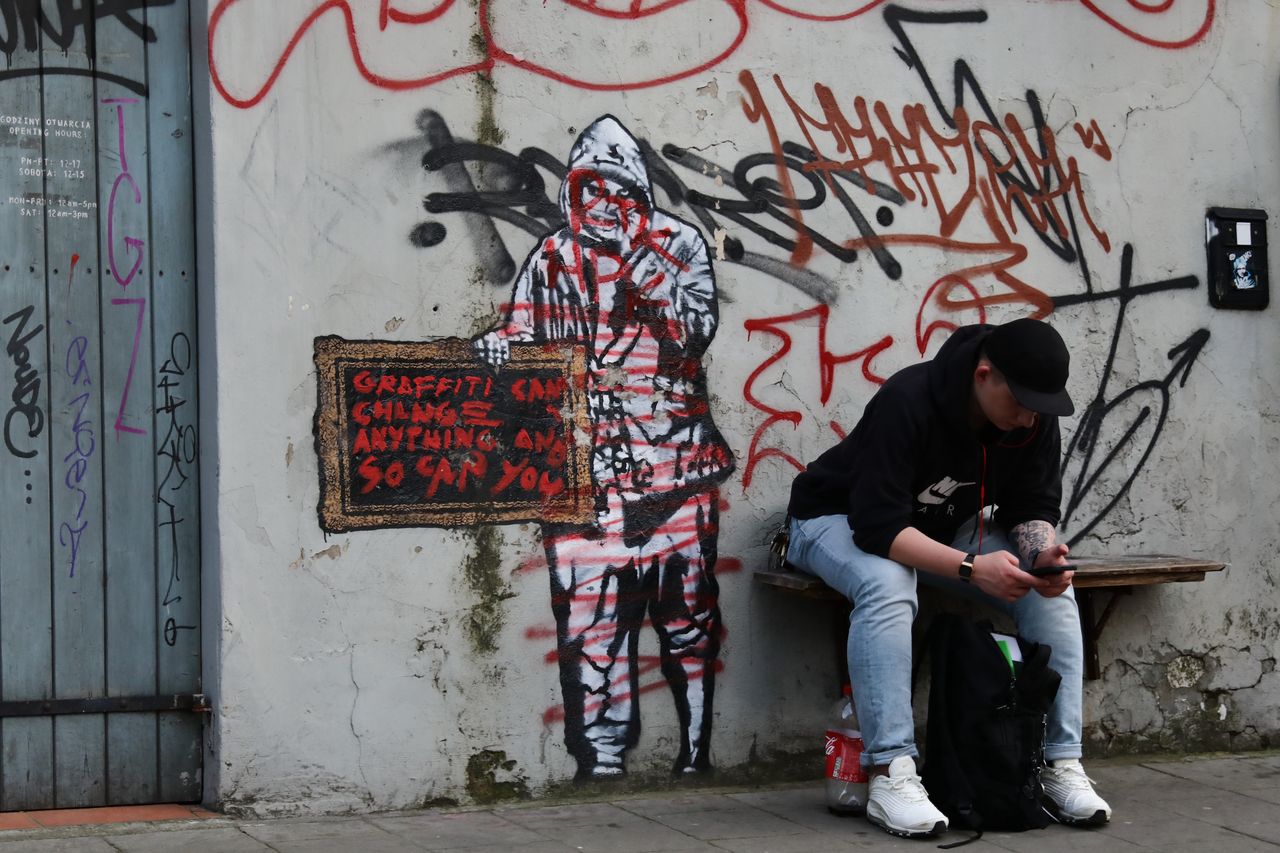 Polacy widzą przyszłość gospodarki w coraz ciemniejszych barwach. Wojna przebiła pandemię