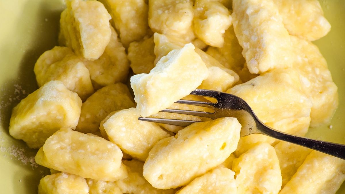 Miękkie i delikatne kluseczki z kubeczka. Prawie nie dodaję do nich mąki