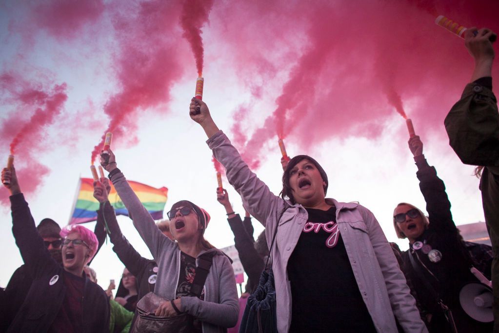 Projekt zakazujący aborcji wraca do Sejmu. Dziewuchy Dziewuchom: Może zbiorowe walenie w garnki?