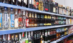 Hit półek z alkoholem. Biedronka i Lidl mają ich coraz więcej