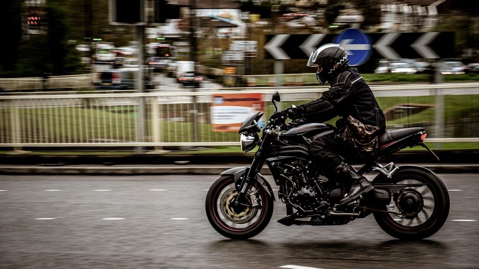 motocyklista, miasto
