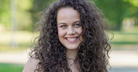 Sara z "Rolnika" w prostych włosach. "Czasem muszę odpocząć od loczków"