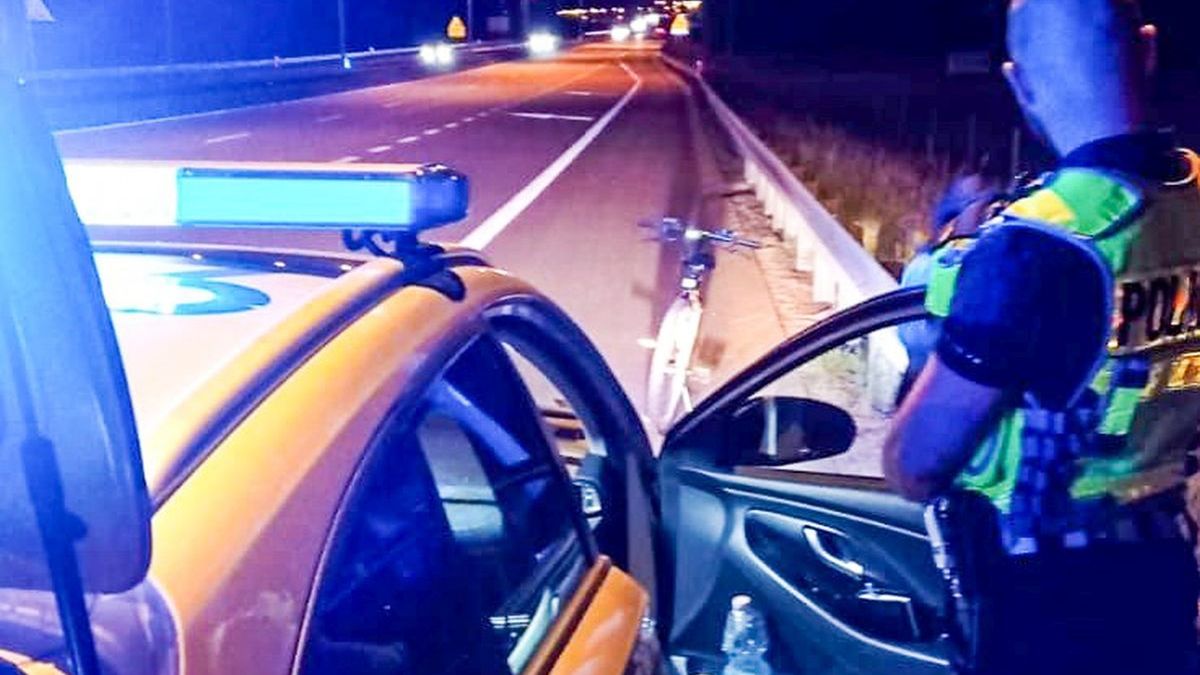 Jazda rowerem po ekspresówce nigdy nie jest dobrym pomysłem.