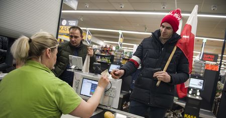 Paraliż w Biedronce? Kasjerzy grożą, że odejdą