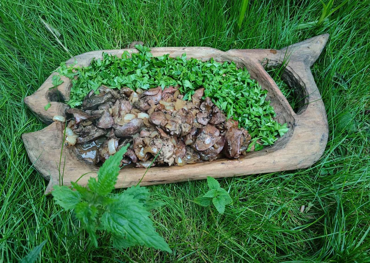 Wielu depcze jak chwasty. Ona od lat dodaje je do mięsa i rosołu