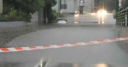 "Kilka osób na kilkaset". Mieszkanka Bielsko-Białej opowiada, co się dzieje