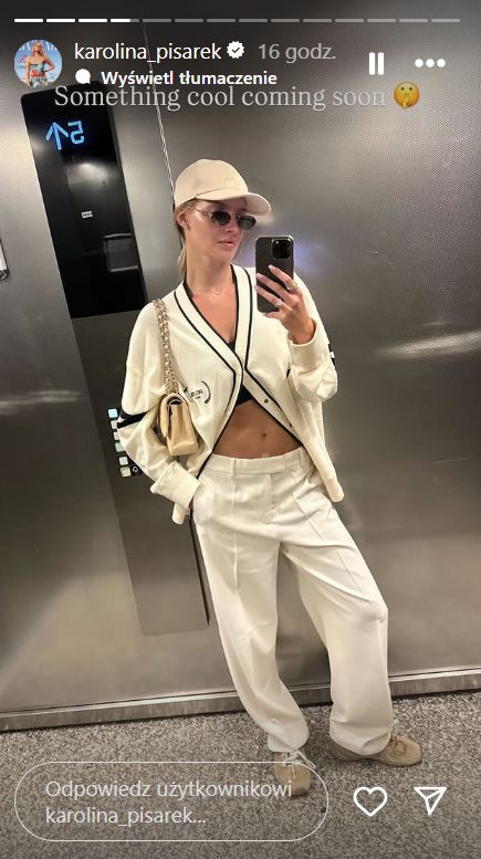 Karolina Pisarek w pastelowej stylizacji