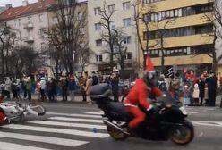 Wypadek w Gdyni. Motocyklista wjechał w tłum. Jedna osoba została ranna