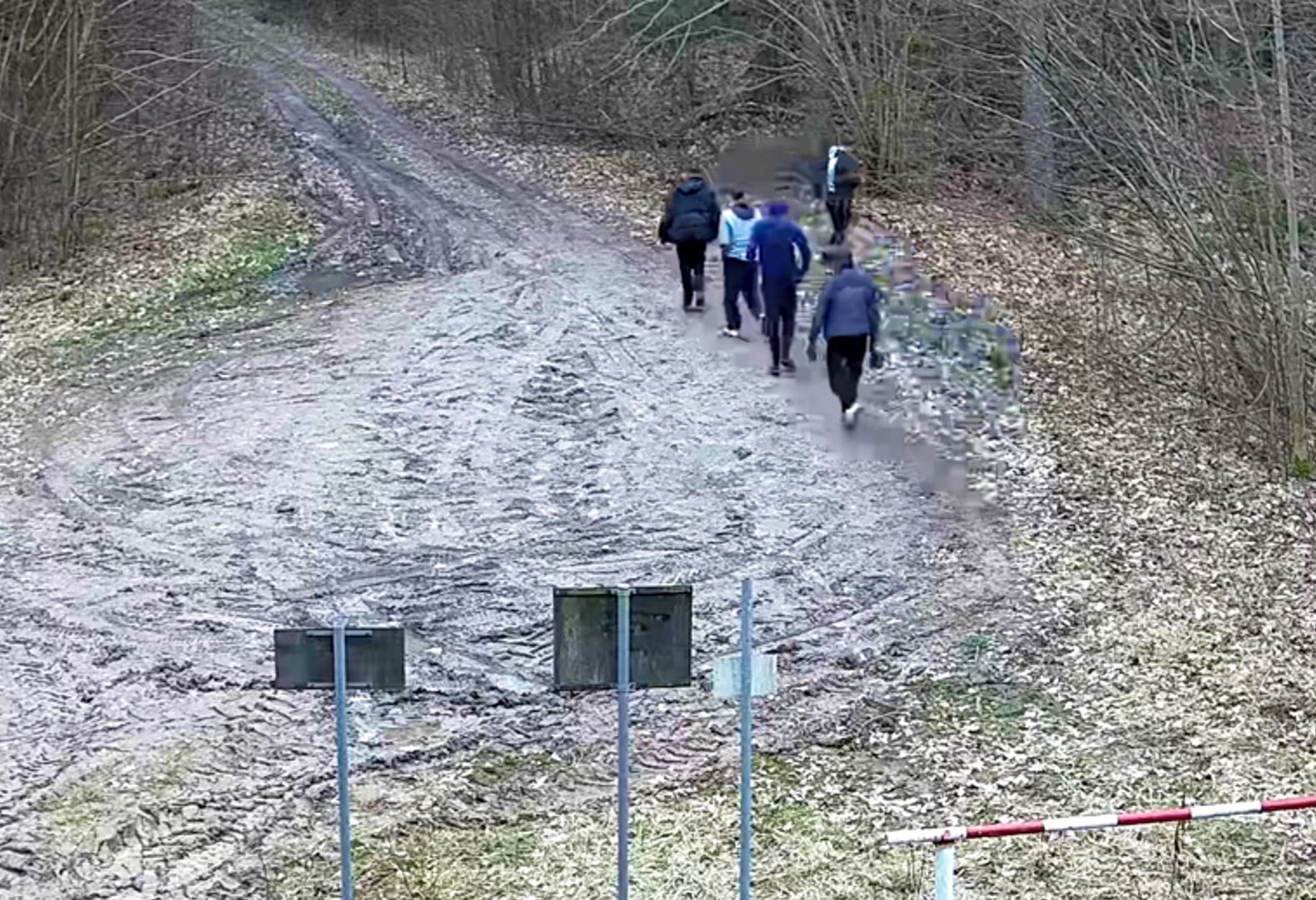 Turyści z Belgii i Polak nagrani przy granicy z Rosją. Nie popuścili im