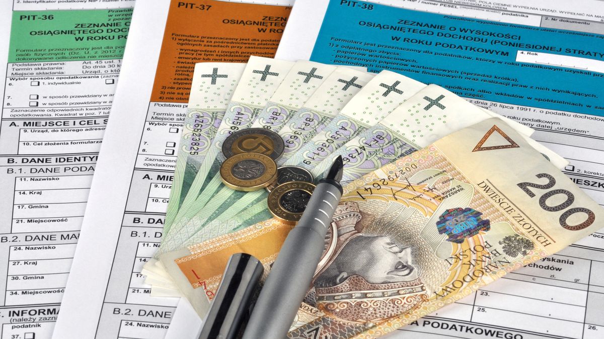 podatek, pit, formularz, rozliczenie, zwrot, monety, bilon, podatki, deklaracja podatkowa