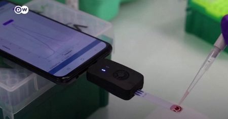 Smartfon w walce z koronawirusem. Wynalazek francuskich naukowców