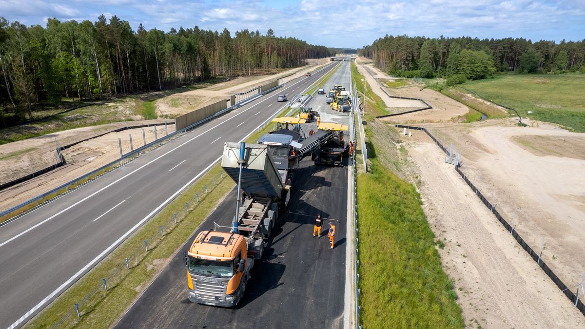 Na nowym odcinku S11 trwają ostatnie prace przed oddaniem drogi do użytku