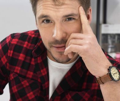 Mikołaj Roznerski przed rozbieraną sceną robi... To trzeba zobaczyć