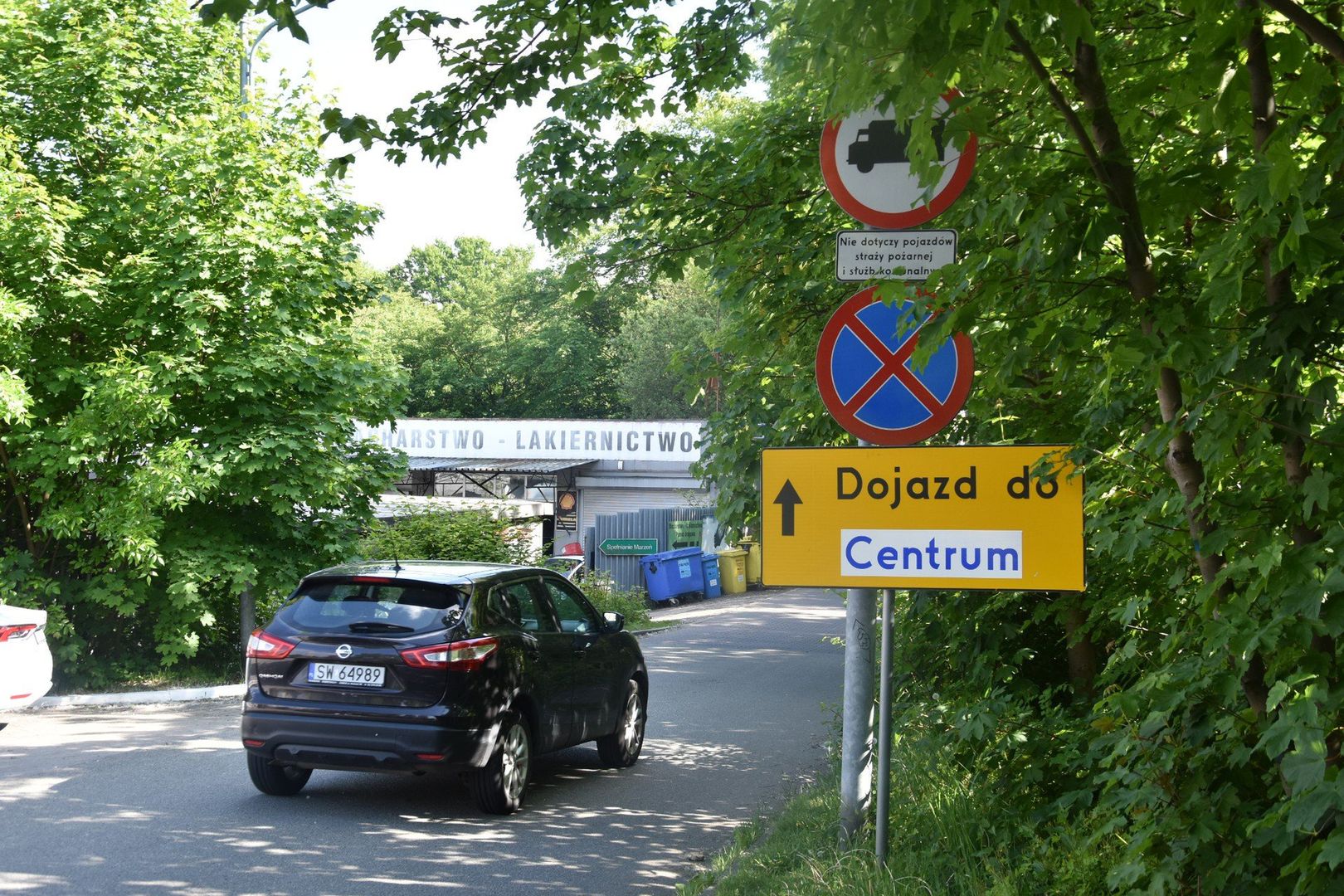 Okolice zjazdu z Drogowej Trasy Średnicowej na Bytomską w Świętochłowicach oraz ul. Harcerskiej i komendy straży pożarnej.