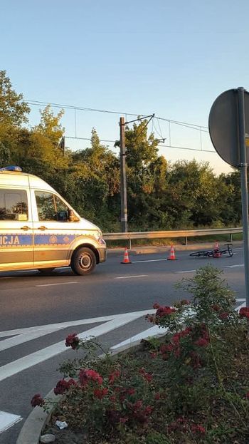 Wypadek na ul. Mostowej. Samochód zderzył się z rowerzystą!
