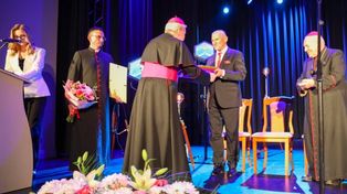 Sandomierz: Nagrody "Arbor Bona" wręczone. "Dobre drzewo wydaje dobre owoce"