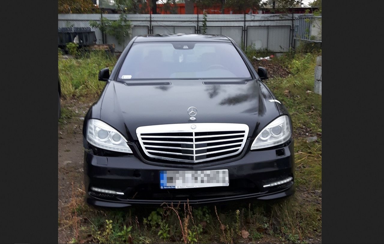 Nikt nie zgłosił się po auta. Mercedesy i porsche trafią na sprzedaż