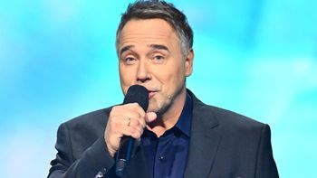 Łukasz Nowicki zaliczył WPADKĘ na wizji podczas koncertu TVP. Tak z niej wybrnął